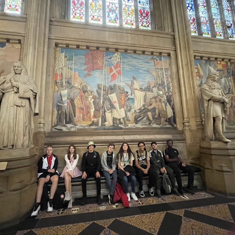 sptacademy's tweet image. This week, our School Council visited London to meet with our Local MP, Navendu Mishra, and to explore Parliament!

They got a taste of what a career in politics would be like 👩🏻‍⚖️

#EducationWithCharacter #FutureMe