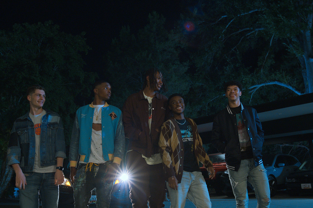 What2Vue's tweet photo. Apple TV+ released Promotional Photos of Swagger episode "RISE + FALL" (2.03/S02E03) https://t.co/b6rFwetuCC #Swagger #PromoPhotos #AppleTVPlus https://t.co/p0p4ncHr6v