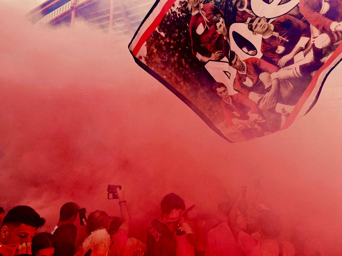 101ULTRAS's tweet image. 🇵🇹 Benfica fans welcome Angel Di Maria back to the club after 13 years away