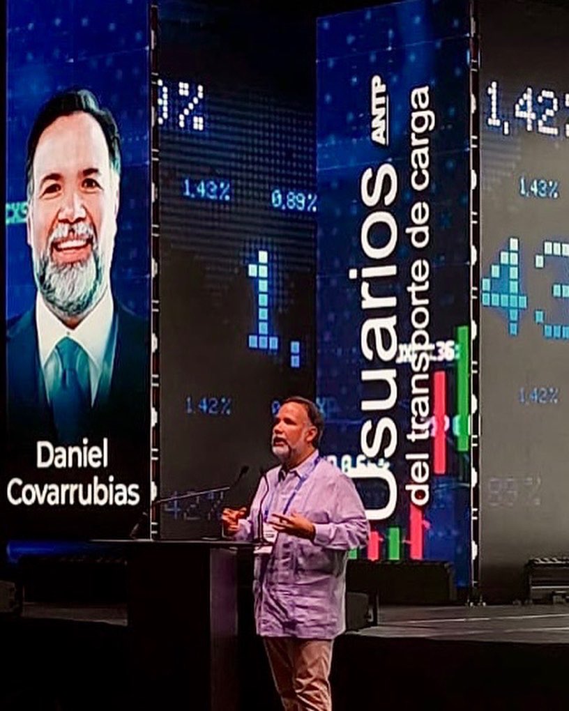jdanielcova's tweet photo. Gracias a Alex Theissen, Leonardo Gomez y a @ANTPMexico por invitarme al #23ForoANTP. Un gusto hablar sobre comercio transfronterizo 🌎, el crecimiento del Puerto de Laredo y los desafíos y oportunidades en el nearshoring. Las #Logistechs y #SmartBorders son claves. #momentosantp https://t.co/2IIznjuLXX