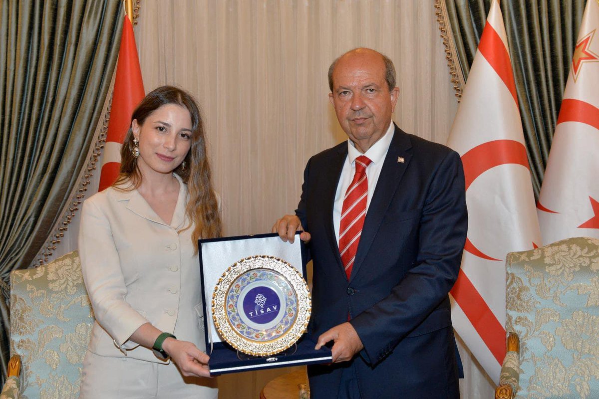ekremsoysen's tweet photo. Türkiye ve Türk Dünyası İktisadi ve Sosyal Araştırmalar Vakfı (TİSAV) Genel Başkanı Sn.@aybukebcyalcin ve genel merkez yöneticileri ile Sn.Cumhurbaşkanımız @ErsinrTatar ziyaretimiz. https://t.co/yxLMlVIQXg