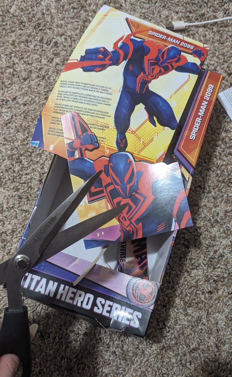 FrostyOreos's tweet photo. I finally figured out what to do with this photo frame my coworker gave me a couple months back 💕💖❤️💙 🦇🧛🕷️🦹☀️🌞
#SpiderMan2099 #MiguelOHara #SpiderManAcrossTheSpiderVerse #AcrossTheSpiderVerse https://t.co/29fTB9yOmj