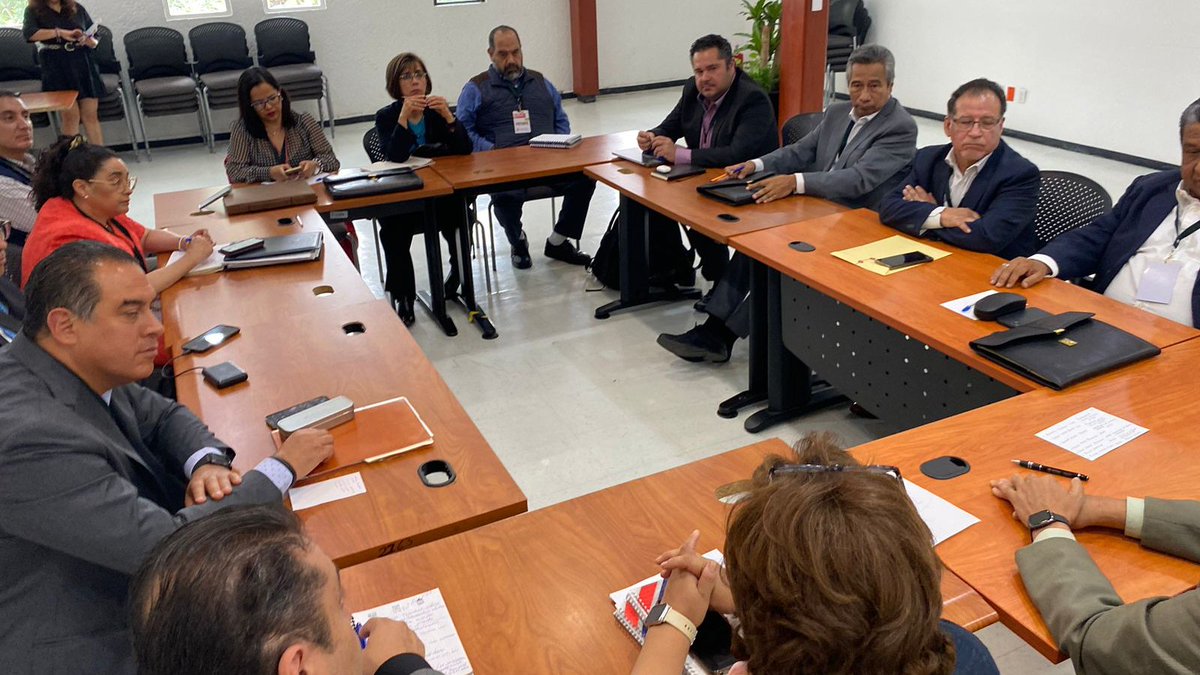 Centrofcrl's tweet photo. El #CentroFederalLaboral acompaña la revisión integral del #CCT del Sindicato de Trabajadores Petroleros de la República Mexicana (#STPRM) con @Pemex, a través del servicio gratuito de conciliación colectiva.👷🏾‍♂️✍️🏾🔍 https://t.co/F8SXWsYoYb
