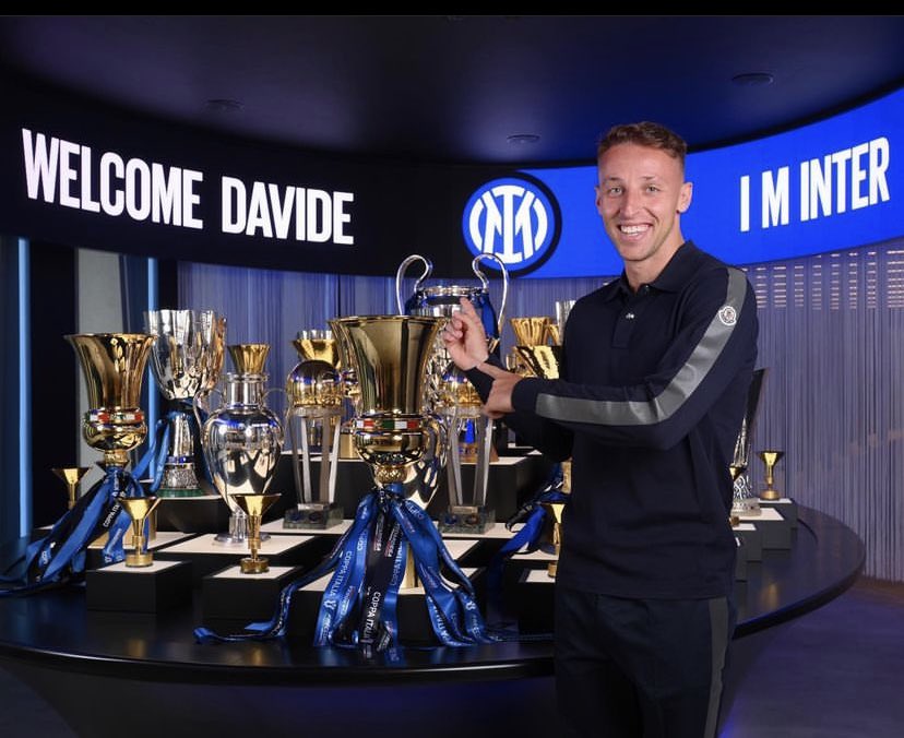 Francescosannaa's tweet photo. oggi #inter ha ufficializzato #Frattesi.

solitamente i giocatori del sassuolo faticano in club importanti, come dimostrato da Scamacca o altri giocatori.

speriamo non deluda le aspettative e ci regali qualche gioia in più
e soppratutto che non ci faccia rimpiangere #Brozovic https://t.co/85TLvOLnvb
