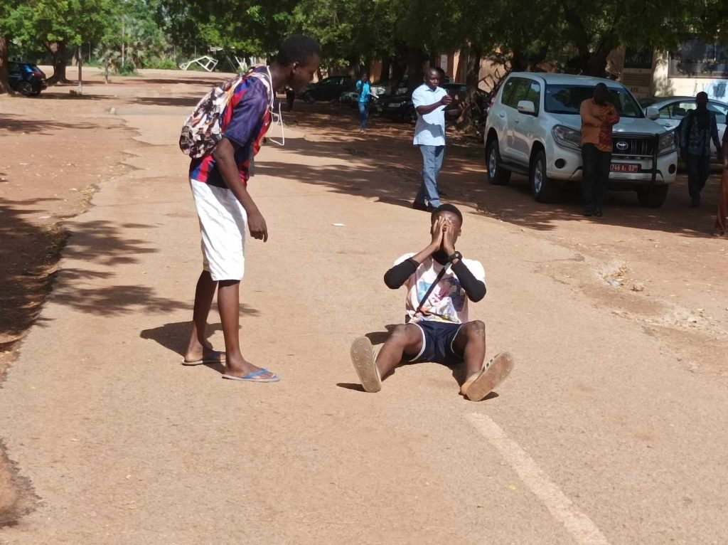 #BAC2023 : « Le vieux sera fier » (Hassan Tamboura, admis au 2nd tour) « Je suis très fier de moi-même. Je vais appeler mon papa de suite, il est à #Djibo. Il m’a envoyé ici pour que je vienne chercher… A l’heure-là si je l’appelle, il sera fier de moi. On m’attend là-bas 1/2