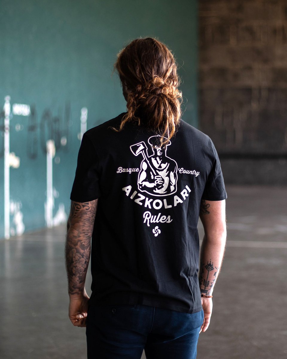 THEBASQUEbrand's tweet image. #Aizkolari_Rules_1 🪓

#Pasai Donibane_1 Fronton  

thebasque.eus/producto/aizko…