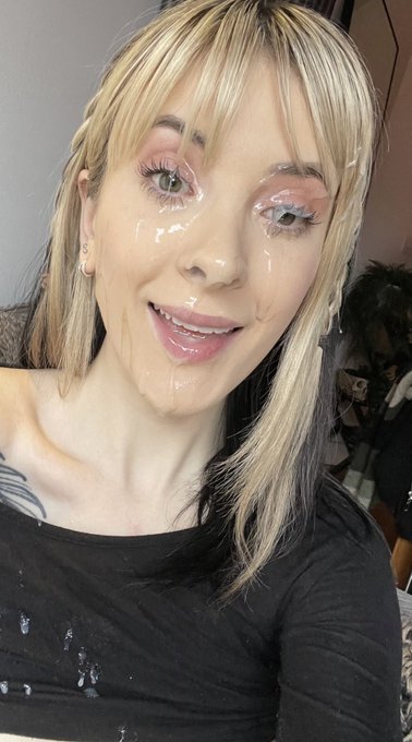 which is your favourite selfie? 💦😚 https://t.co/RrVIOWyVJc