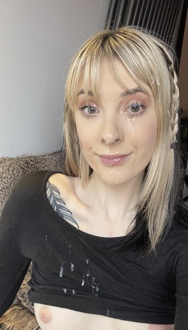 which is your favourite selfie? 💦😚 https://t.co/RrVIOWyVJc