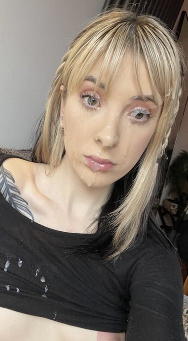 which is your favourite selfie? 💦😚 https://t.co/RrVIOWyVJc