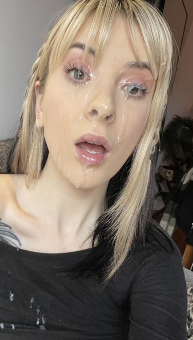 which is your favourite selfie? 💦😚 https://t.co/RrVIOWyVJc