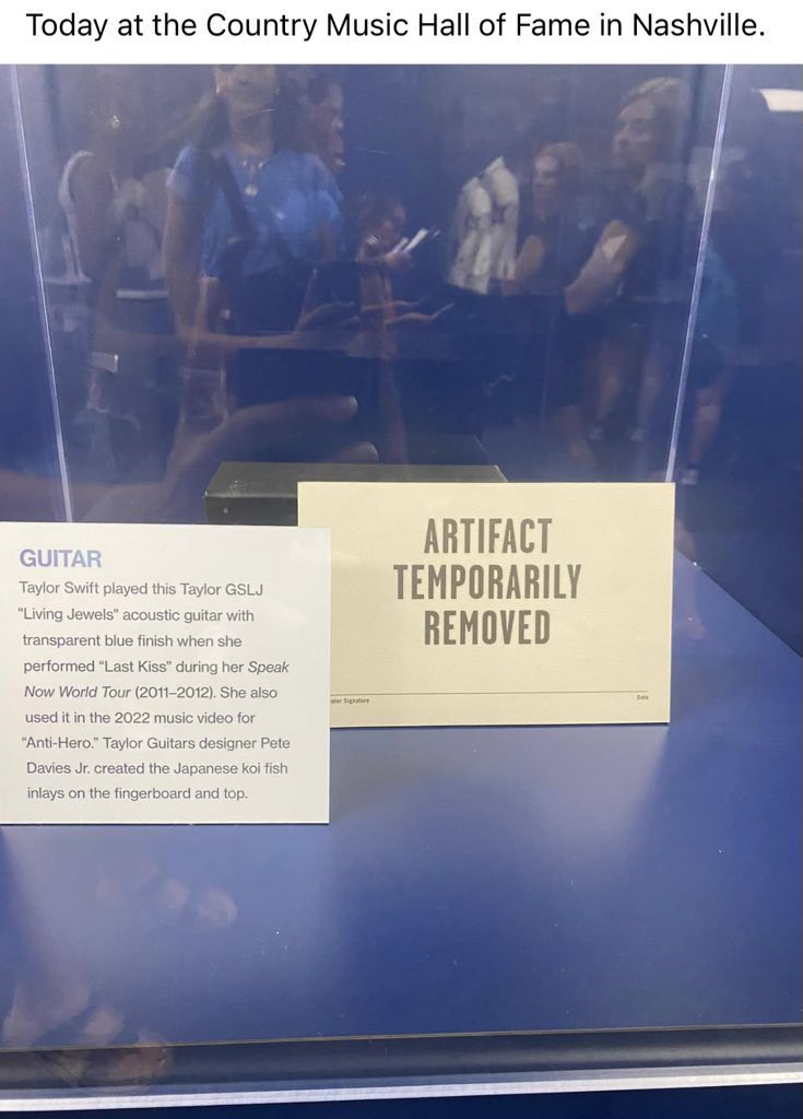 TS13ontour's tweet photo. 🚨 The beautiful Speak Now guitar has been temporarily removed from its exhibit at the Country Hall Of Fame!

— Taylor has a show for Speak Now’s release day tomorrow https://t.co/nRCQ3nCnSb