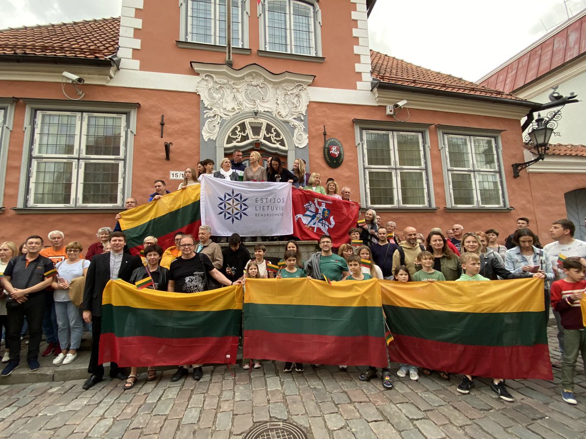 LTembassyEE's tweet photo. For 15th time this year #Lithuanians all over the world, including #lithuaniansinestonia, joined in singing as one the national anthem to celebrate the Statehood Day commemmorating the coronation of King Mindaugas 770 years ago. Truly a special feeling 💛💚❤️! #GlobalLithuania https://t.co/GFlVWN7Y6b