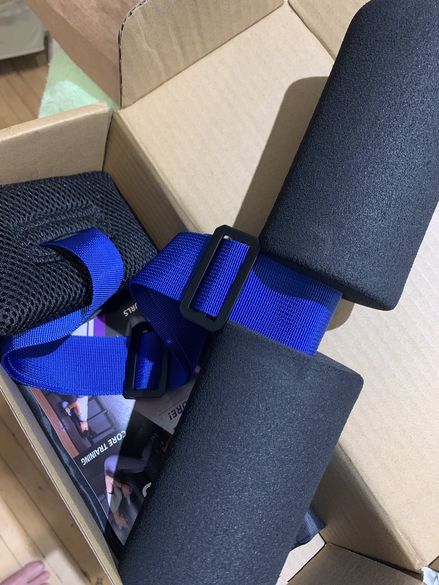 Watches <a href="/MountainRoche/">David Roche</a>’s Ultra Legs strength video. Immediately orders the Nordic curl thingy. 6 weeks until <a href="/Squamish50/">Squamish50</a> - let’s up the strength game!!!!!! 💪 🦵 💥