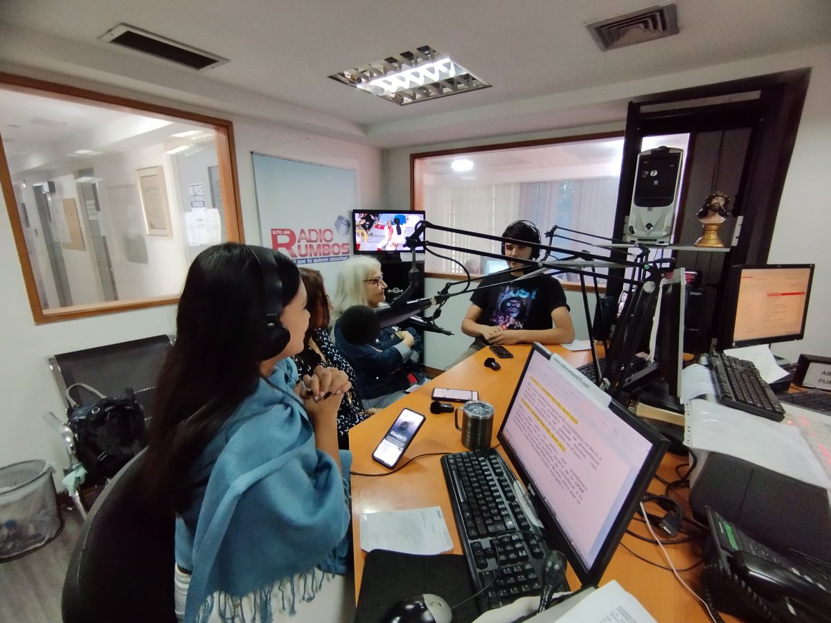 Enumeradosradio's tweet photo. #Alaire | ahora en #Enumerados estamos conversando con las actrices Mirna Rodríguez y Marlys Balza, quiénes son parte del elenco de la obra de teatro "Un espectro llamado #Tennessee".
#Radio
#Programa 
#RadioRumbos https://t.co/8ffnpdJ6tA