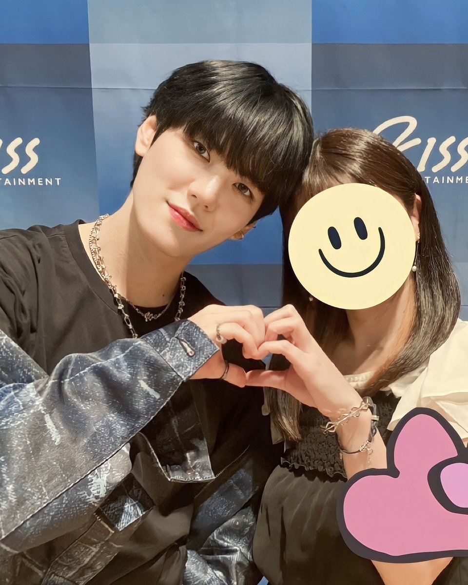 haru_belllrain's tweet photo. ユンジョンウ、イファニ、イドンヨル
3人と撮ったのまとめます😊✨

全員ハートにしちゃった😂でもハートはハートでも違うポーズを考えたよ‼️w

3人とも顔ちっちゃくてかっこよかったよぉ〜😭❤️

幸せな時間をありがとう🫶💙✨

#윤종우
#이환희
#이동열 https://t.co/9zNAnWdsZ7
