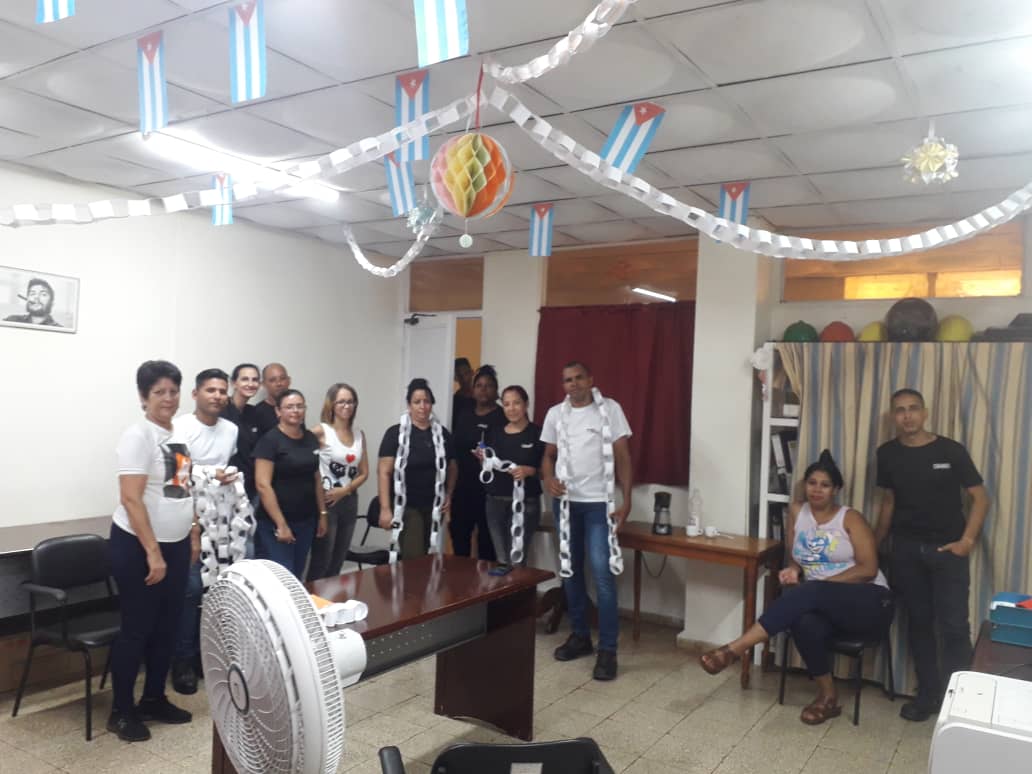 yusmaynert's tweet photo. La Dirección de Economía continúan con las labores de embellecimiento en saludo al 26 de julio, fecha en que se conmemora el aniversario 70 de los asaltos a los Cuarteles Moncada y Carlos Manuel de Céspedes. #70Moncada #JuntosPodemos #CubaViveEnSuHistoria https://t.co/GVsXTLcbb7