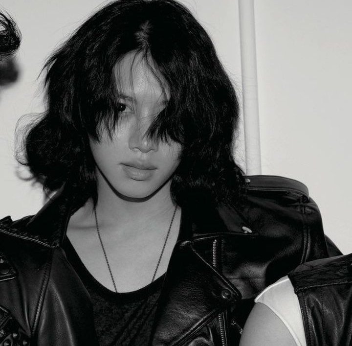 Michonne_SJ's tweet photo. #HEECHUL cambió su foto de perfil en ig.

.En Corea se estuvo hablando del álbum de #SUPERJUNIOR 'Sorry Sorry', apreciando el diseño y producción de fotos. 

#희철 @SJofficial https://t.co/XAWoMRnrYR