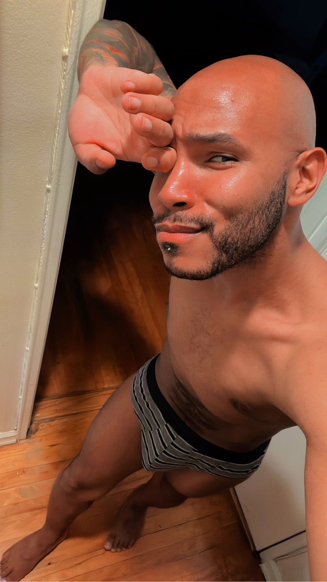 SNORMANsaid's tweet photo. I literally hate this heat. 🥵 Mother Nature, do better. https://t.co/t5ZEeldEGO