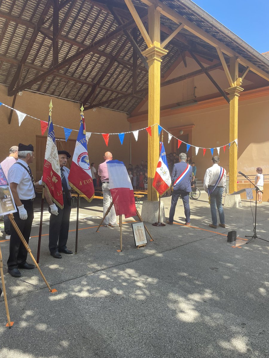 DelphineRaba's tweet photo. Inauguration du nouveau nom de l’école publique de Corbelin, Elisabeth RIOUX, résistante originaire de l’Isère. 
Merci à la commune #corbelin et à l’équipe de l’école pour cette belle cérémonie. @M_MeynierM 
Donner un nom, c’est donner une identité. @patrice_gros https://t.co/whQoYFdZI7