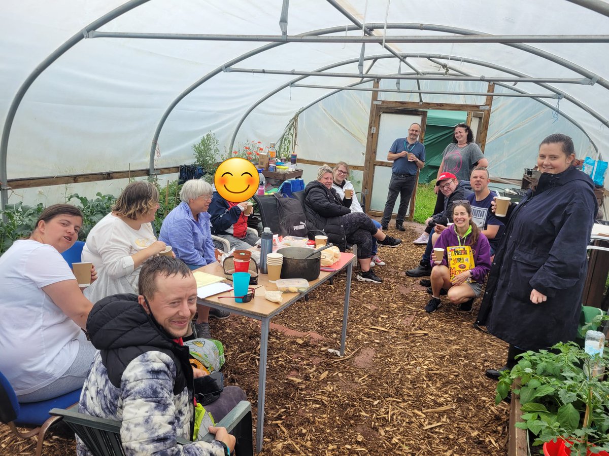 WoodlandWakeup's tweet photo. ๐๐ณ๐๐ป๐๐
The last supper at @EglintonCommunityGarden with our lovely Maure... Everyone enjoyed soup with veggies fresh from the garden, lovely cakes and s'mores.
#development #scld #learningdisabilities https://t.co/ksdnXBA5YP