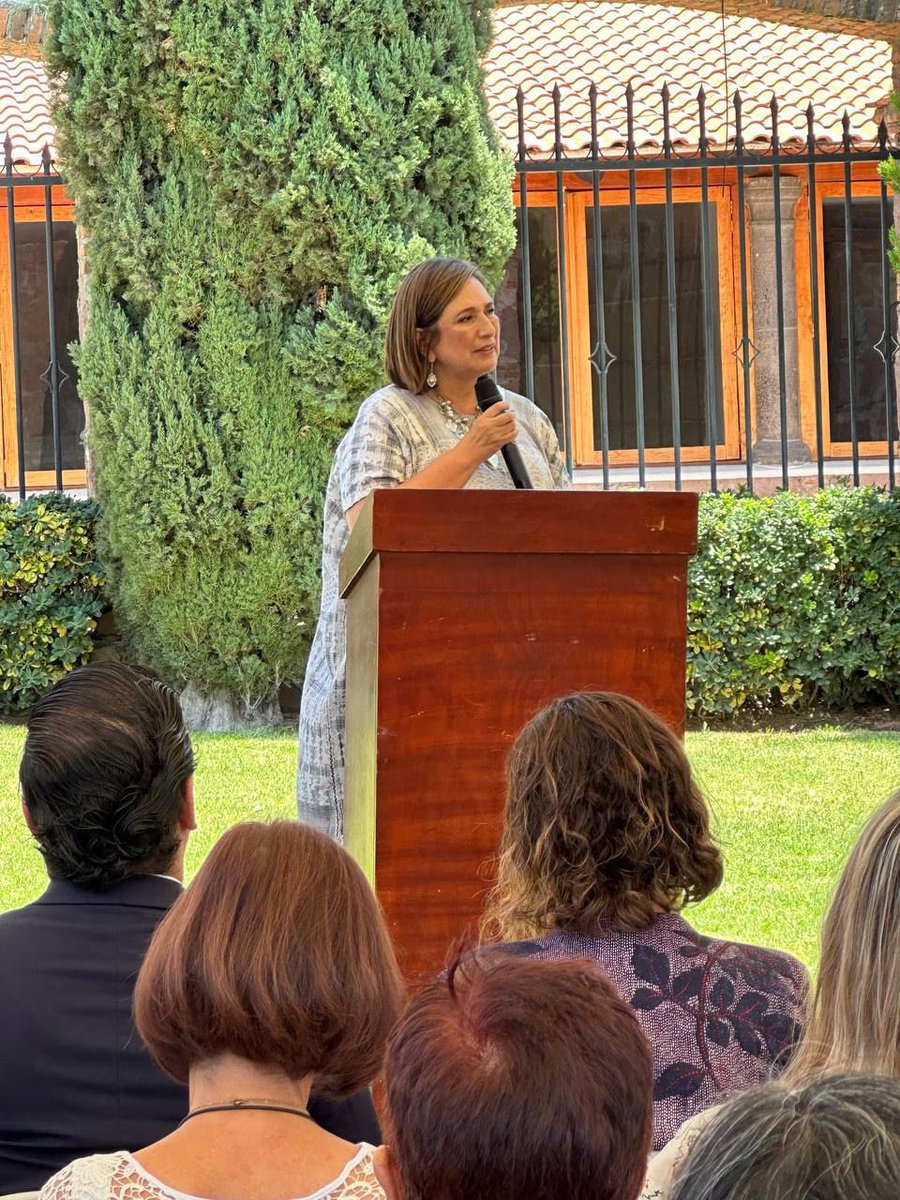 XochitlGalvez's tweet photo. Soy una mujer sin rencores y que sabe hacer equipo.

Pongamos en la agenda los temas que nos unen para construir el México que merecemos.

📍 San Luis Potosí 

#XóchitlVa https://t.co/YMxmkolIYQ