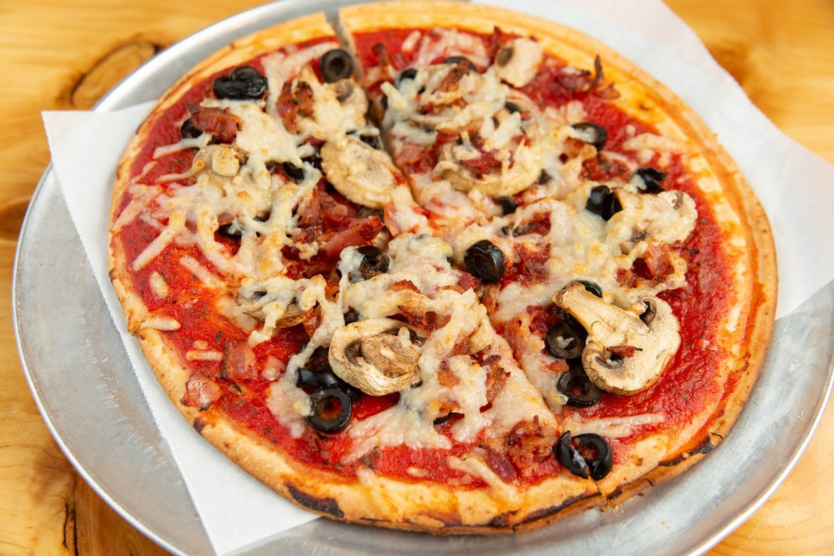 PastolisPizza's tweet photo. So good, it will haunt your dreams...Order online and you can stay in bed while you eat it: https://t.co/31a8XXcYNe https://t.co/D0cUTeXyXe