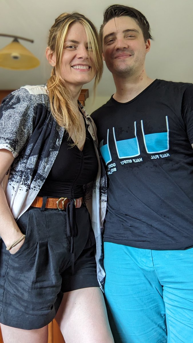 Come chill with <a href="/Tyler_Levs/">Tyler Levs</a> and I at 6pm Eastern as we stream from our gig (internet willing 😮‍💨) twitch.tv/tylerlevsmusic