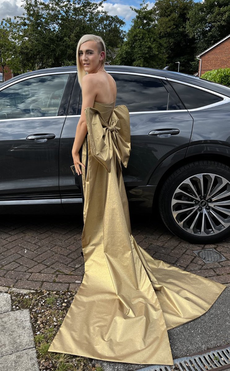Communi_Kate24's tweet photo. So #proud of my son last night at his Prom. Not only did he remain true to himself he also designed and made the whole outfit himself. Off to @hullcollegegrp in Sept to study Fashion. 

#talented #fashiondesignerofthefuture #LGBTQ #clotheshavenogender https://t.co/UBc7SwYPzb