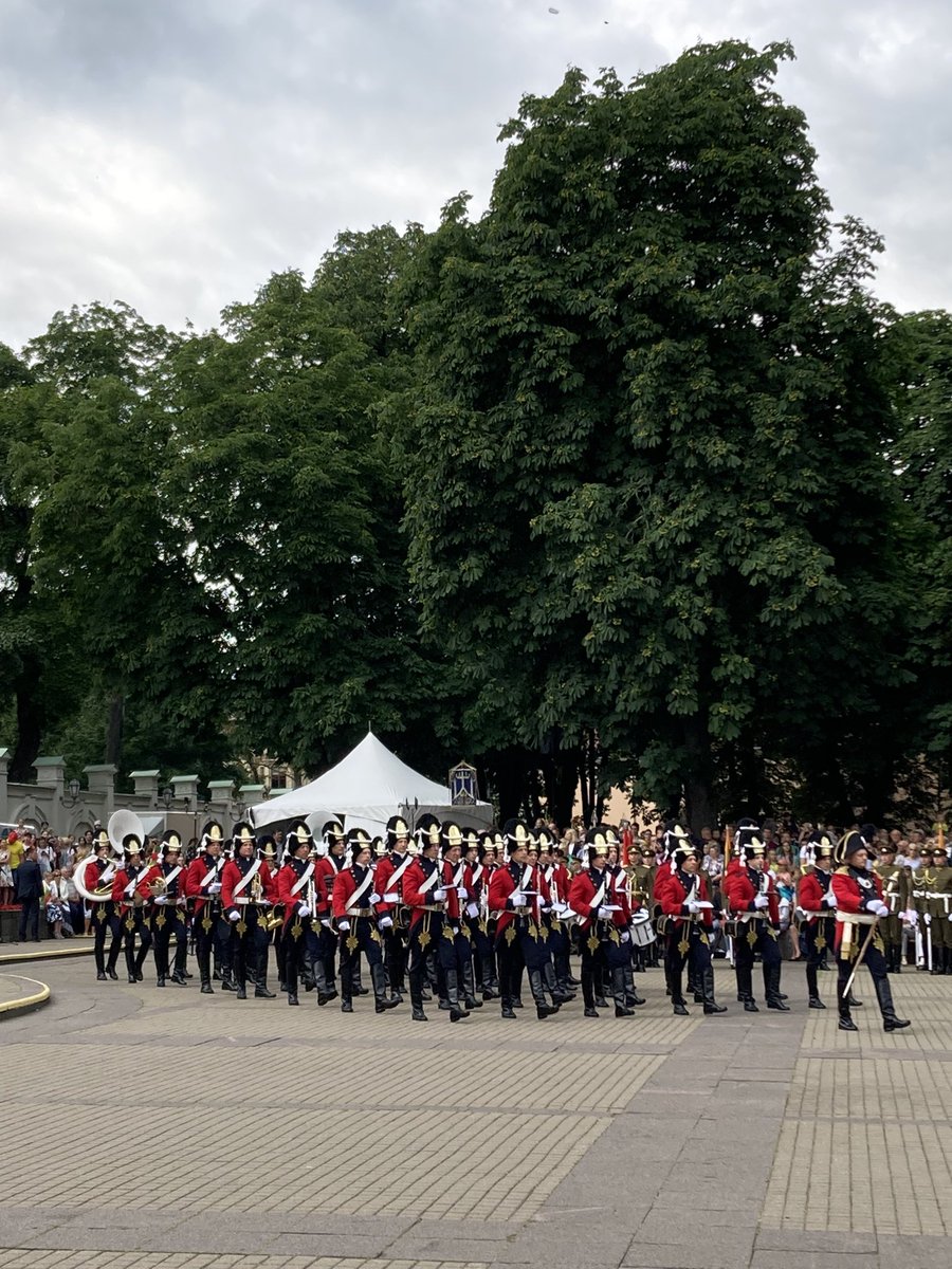 inger_buxton's tweet photo. Happy Statehood Day and Coronation Day for King Mindaugas 🇸🇪❤️🇱🇹 https://t.co/be6rj9iBnD