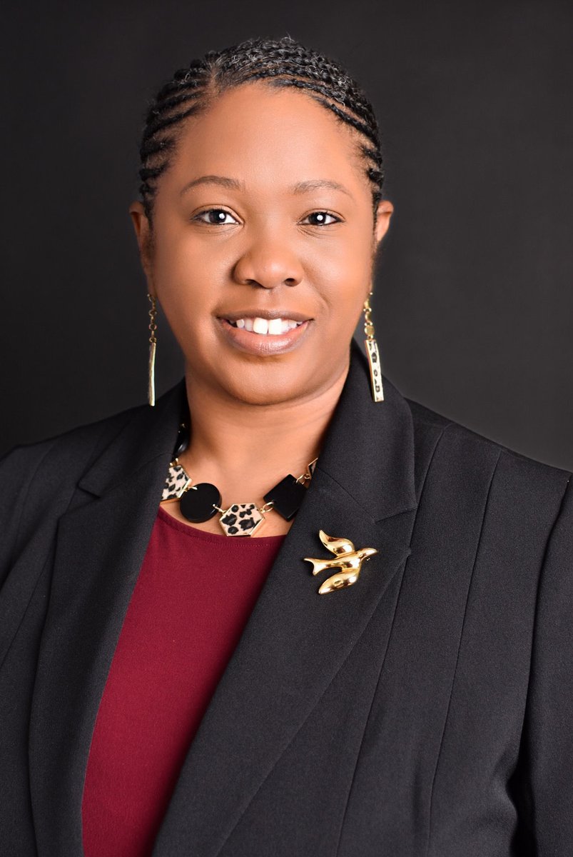 AikenPublicSch's tweet photo. Early in her career, Latonia Evans made a commitment to educating at the middle level because of the unique characteristics specific to middle school students and her desire to make a lasting positive impact on their lives. (1/5) https://t.co/ZjfplVtpg7