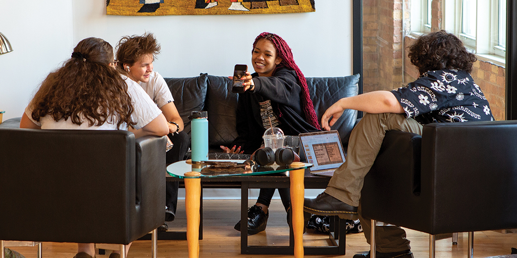 hansondodge's tweet photo. It’s our third year partnering with @MIAD_edu to introduce a new, more diverse generation to advertising. The interns attended panels and were given hands-on training before presenting concepts to @mkepretzel after a delicious taste test, of course. #hansondodge #hdleaps #interns https://t.co/Vl0R0vYljS