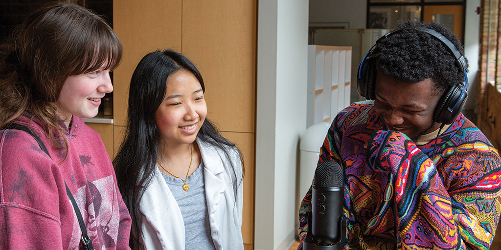 hansondodge's tweet photo. It’s our third year partnering with @MIAD_edu to introduce a new, more diverse generation to advertising. The interns attended panels and were given hands-on training before presenting concepts to @mkepretzel after a delicious taste test, of course. #hansondodge #hdleaps #interns https://t.co/Vl0R0vYljS