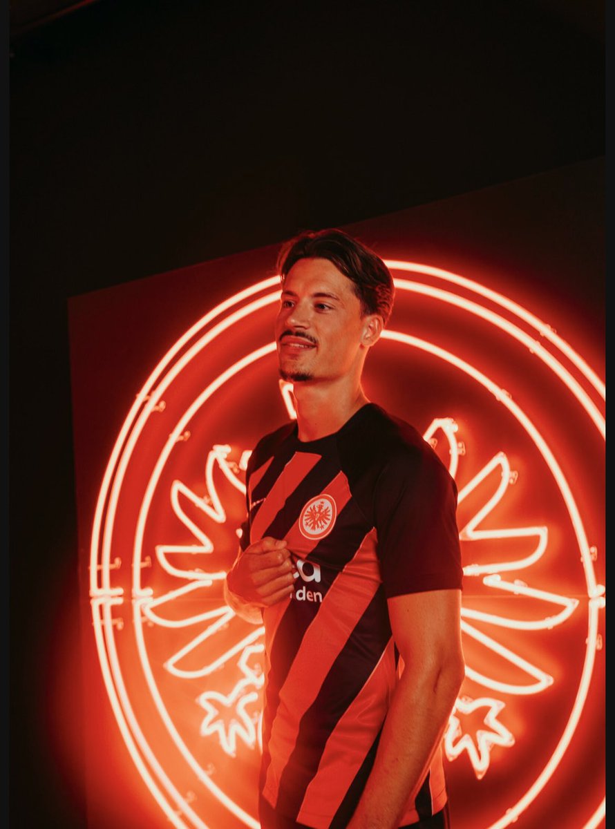 eintracht_esp's tweet photo. ¡Bienvenido número 4️⃣! 🫶
#SGE #ItsCooking https://t.co/aT738MU5C5