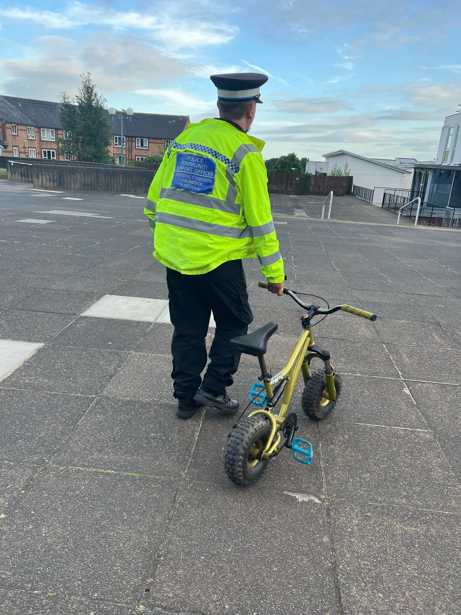 Cwmbran CSOs have conducted patrols with staff from @CCYP_Info and have engaged with local teens in Cwmbran Town. A bike has been seized off teenagers after a number of warnings were given. #ASBAwarenessWeek #YouWereWarned #CSORead #CSOWalker