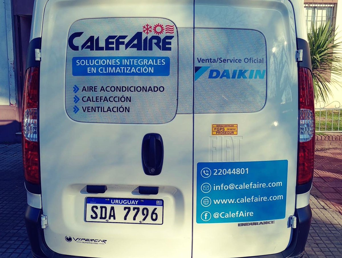 Creativ_Agencia's tweet photo. Diseño y producción del ploteo de un nuevo movil de #calefaire https://t.co/4EdImMKyLD