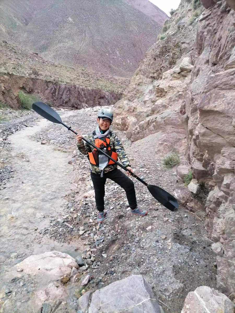 SnowLeopardNet's tweet photo. ๐๏ธTo access remote #snowleopard habitat areas, the team ventured using kayaks ๐ฃโโ๏ธ, overcoming the challenges posed by the high summer rivers that made it nearly impossible to reach these areas on foot! #ExpeditionUpdate https://t.co/IH14wpn27A