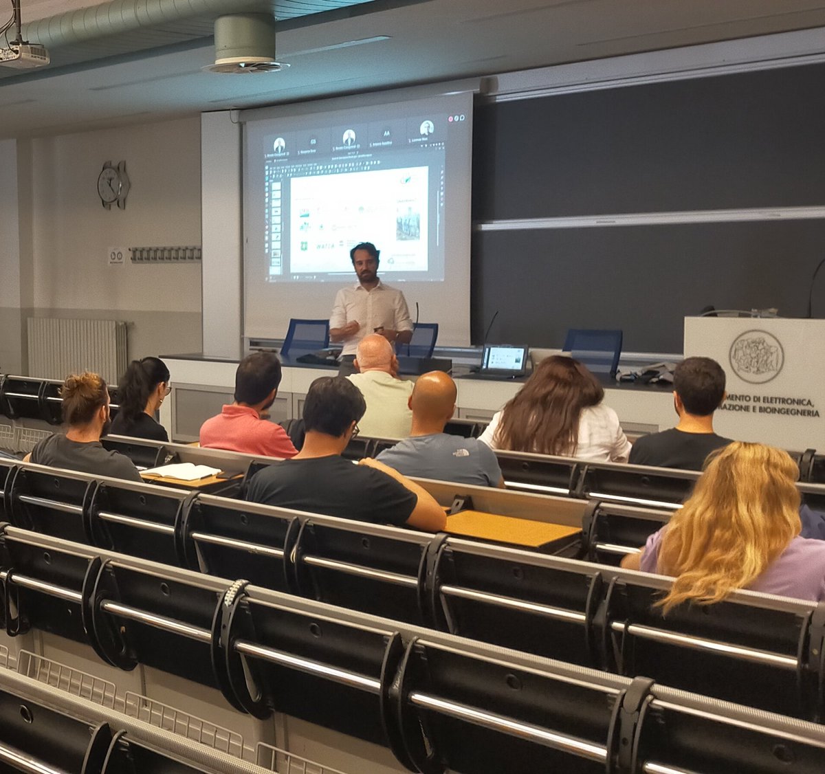 JavierBA85's tweet image. Today, at @polimi, we had @lessandrOssola giving a seminar on #NatureBasedSolutions for #ClimateAdaption to researchers of the Nature Biodiversity Future Centre. 

It has been the best beginning for a future series of seminars on #urbanecology 😉.  1/3

#urban #city