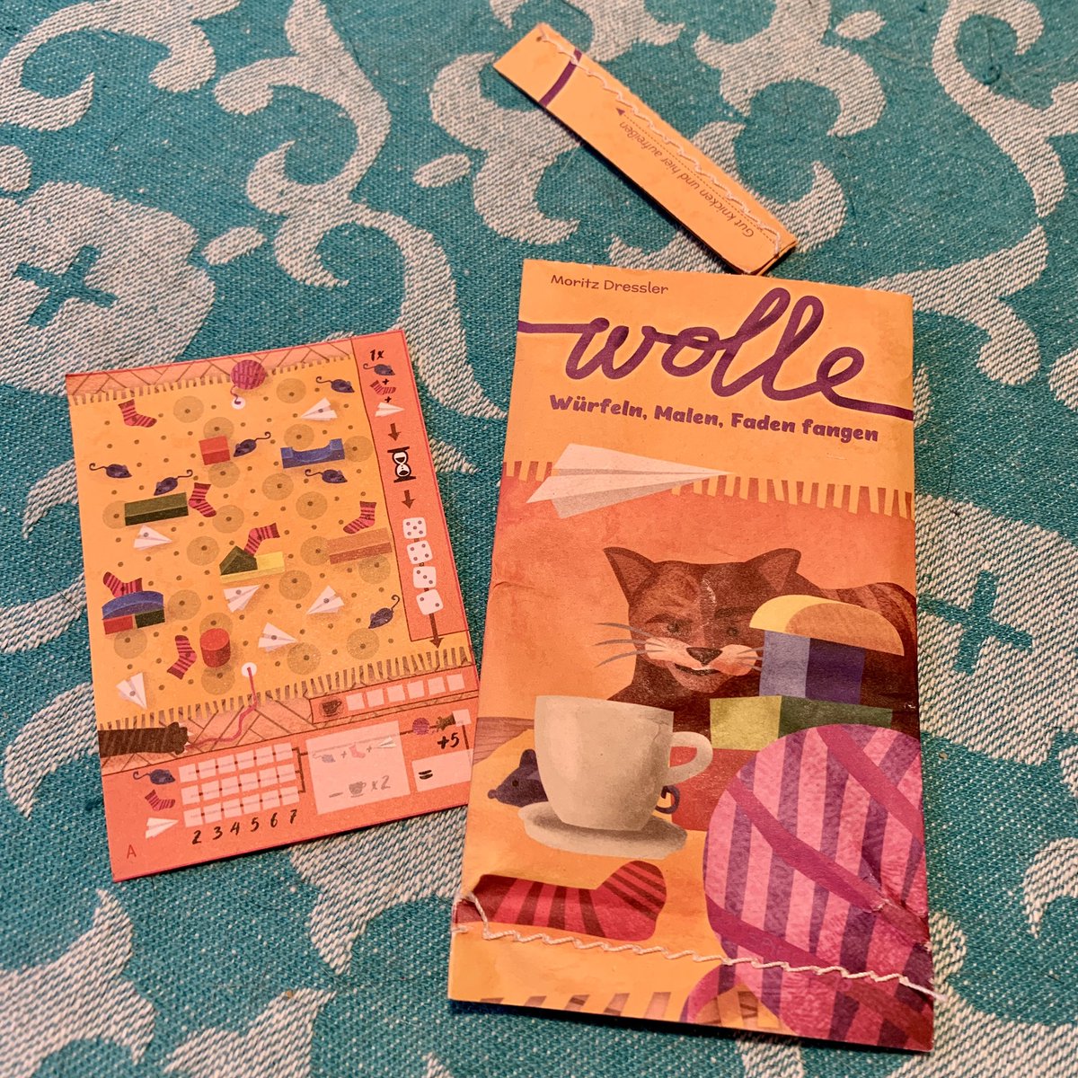 Today we got Wolle, a small roll & write game from NSV about cats that I can’t believe we didn’t have already! 
#brettspiele #boardgames #RollAndWrite #NSV #Wolle