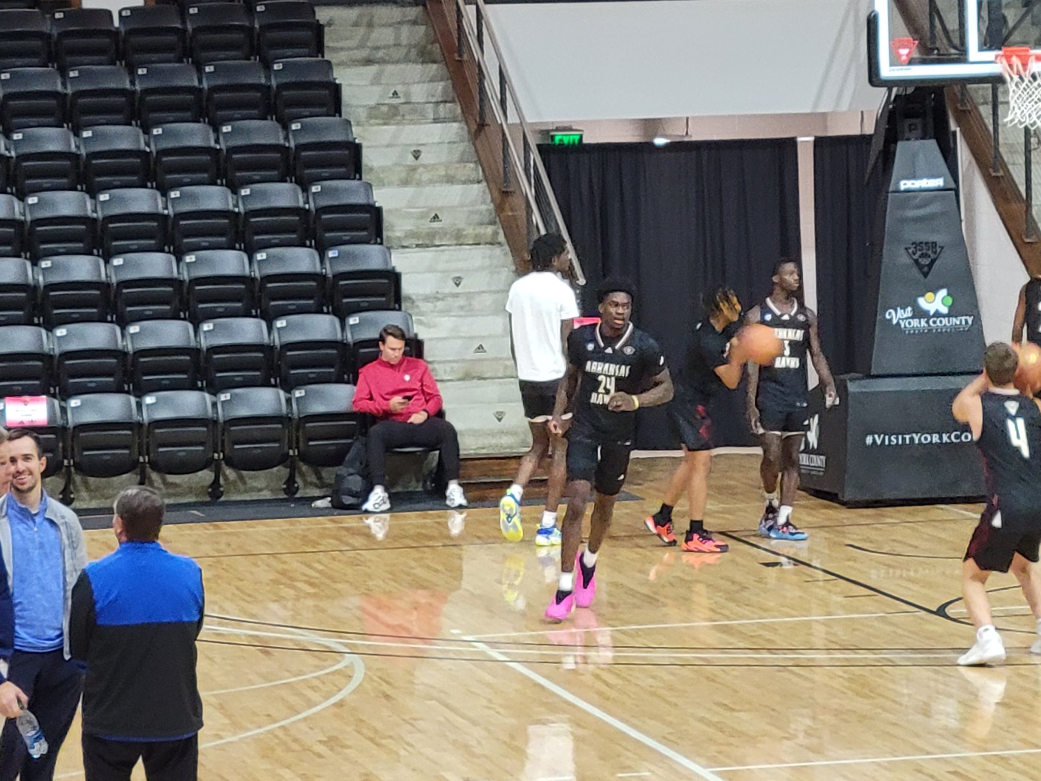 Trevor Andershock on Twitter "Jordan Hulls is getting ready to watch