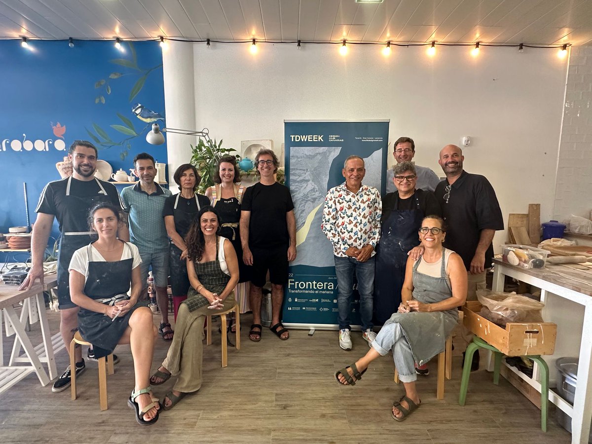 Artenerife_'s tweet photo. #TDWEEK Visita @Efraincan @CabildoTenerife junto gerente @Artenerife_ al centro creativo #varabaracreativepeople donde se impartió un taller muy especial en #Tenerifedesignweek
"El diseño parte vital de nuestra vida, generando empleo creativo y de calidad" comenta el Consejero https://t.co/lJsuUTNFLo