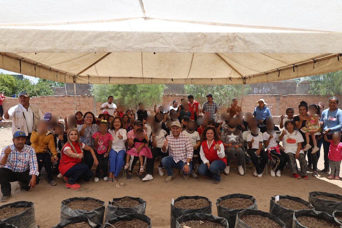 DIFMunicipalSLP's tweet photo. En la comunidad "El Jaralito" en la delegación de La Pila, pusimos en marcha el huerto comunitario número 18 del programa "Contigo SÍ, cosechando para tu mesa".

#PoSÍble #ContigoSí #SanLuisPotosí #DIFSLP #SLP https://t.co/hfcMznAL7I