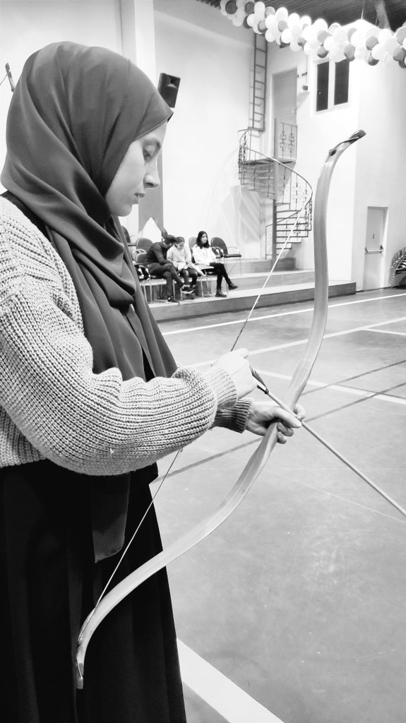 Kararsızlık sadece okun yönünü şaşırtmaz  ,gideceği yolunu varmak istediği hedefi de şaşırmasına neden olur...

Lütfen bir amacınız yoksa insanların hayatına müdahale etmeyin🌿