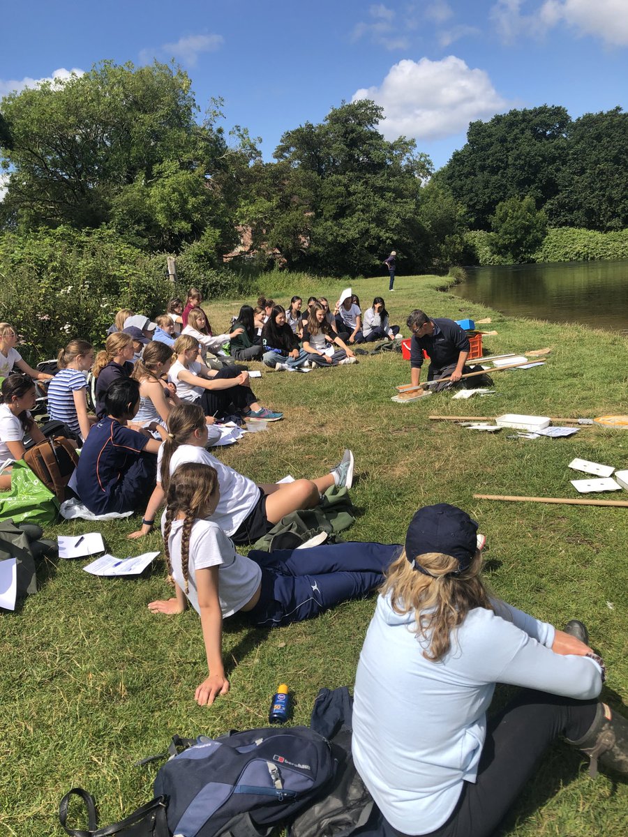 StSwithunsBio's tweet photo. L5 pupils enjoying ecology fieldwork at the River Piddle! #leesonhouse #itswhoweare #L5pupils #ecology https://t.co/XQ6FxTPzxJ
