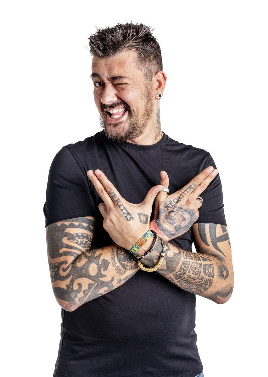 Nuevo formato de STREAM con uno de los mejores humoristas españoles, el gran <a href="/Tonimoog/">TONI MOOG cuenta oficial</a> y de copiloto <a href="/kiliaan10/">kilian molero</a>, se jugará 3handed a 2 mesas estando en llamada chinchándonos y pelándonos. El primero será este lunes a las 22 en mi canal de twitch y editado en youtube. Retweet plz!