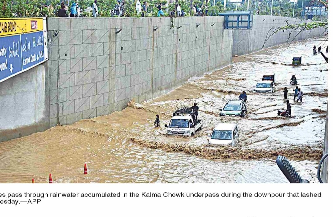 This image is from #Lahore but if it had been of #Karachi then #MQM, #JI &amp; #Urdu theatrical news media would have raised hell with #ethnic slur, #hateful &amp; #divisive statements ranging from demand of making Khi a separate province to handing over to fed govt.
