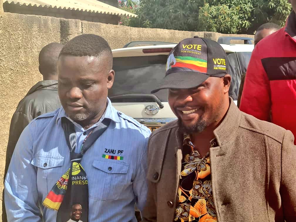 KudaMkono's tweet photo. Councilor elect Cde @ChitembwePardon and Hon. Spencer Machangara(MP elect) bidding farewell to a fellow Cde Davies Mafunga in Unit N of Chitungwiza North Constituency. https://t.co/BKPW9yJGe6