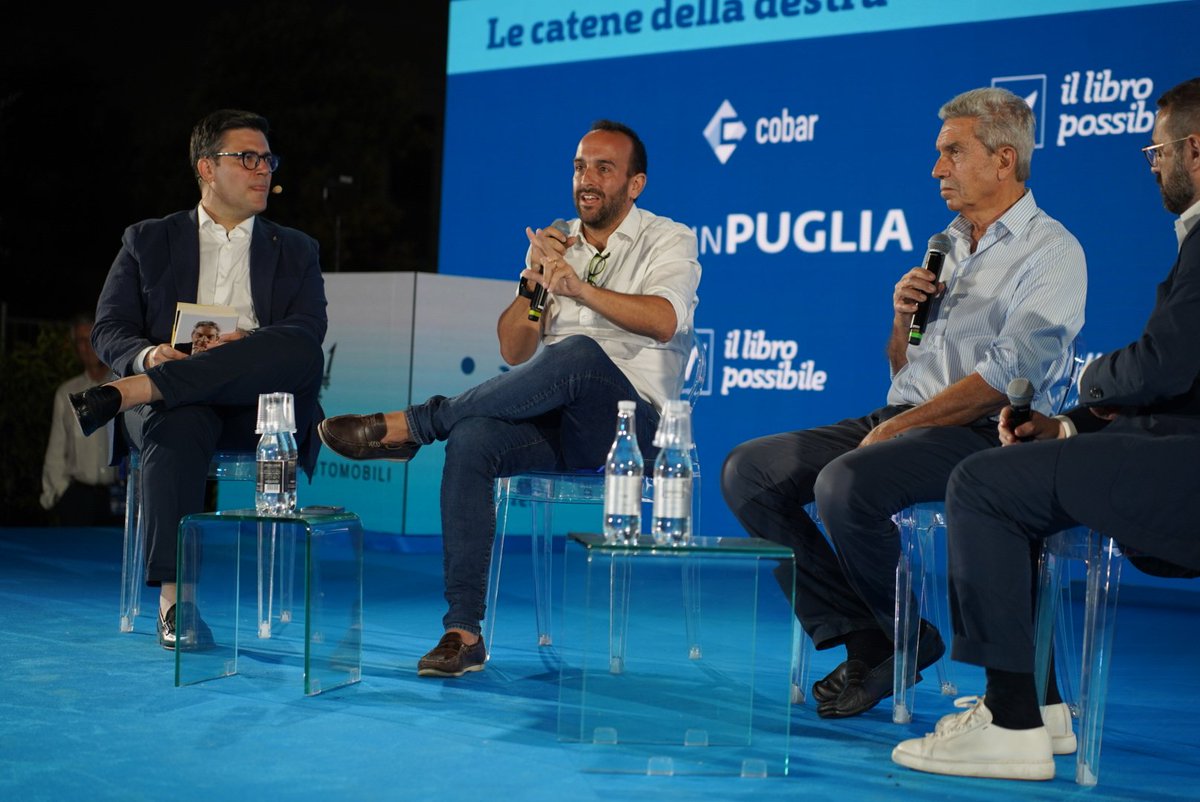 cassanonat's tweet photo. @claudiocerasa : Difendere un paese da un terrorista sanguinario e un dittatore è necessario. Quello che sta facendo #Zelensky è quello che dobbiamo fare noi ogni giorno
#ucraina @LibroPossibile https://t.co/LkDjYmCS5Y