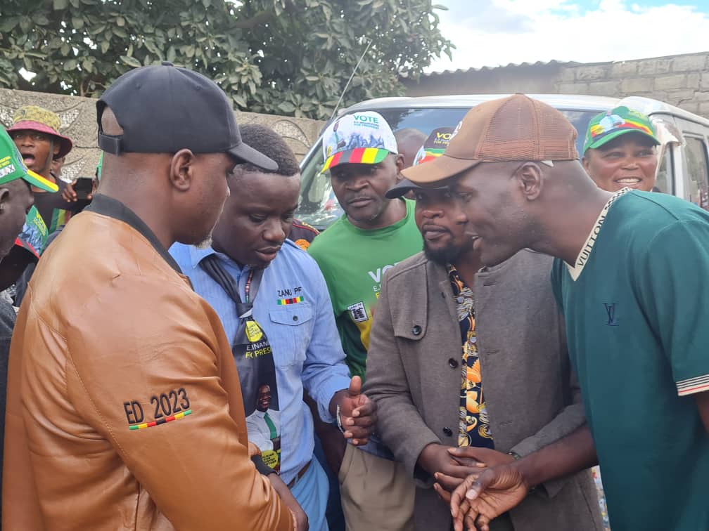 KudaMkono's tweet photo. Cde @ChitembwePardon conversing with fellow cadres who are Chairman Cde Jade, Hon. Spencer Machangara(MP) &amp; Chairman Cde Shaddy from @faz_trust. In his address Hon. Spencer Machangara described Cde Davies Mafunga as a selfless man who was dedicated to the Party @ZANUPF_Official. https://t.co/YtG0bin9VP