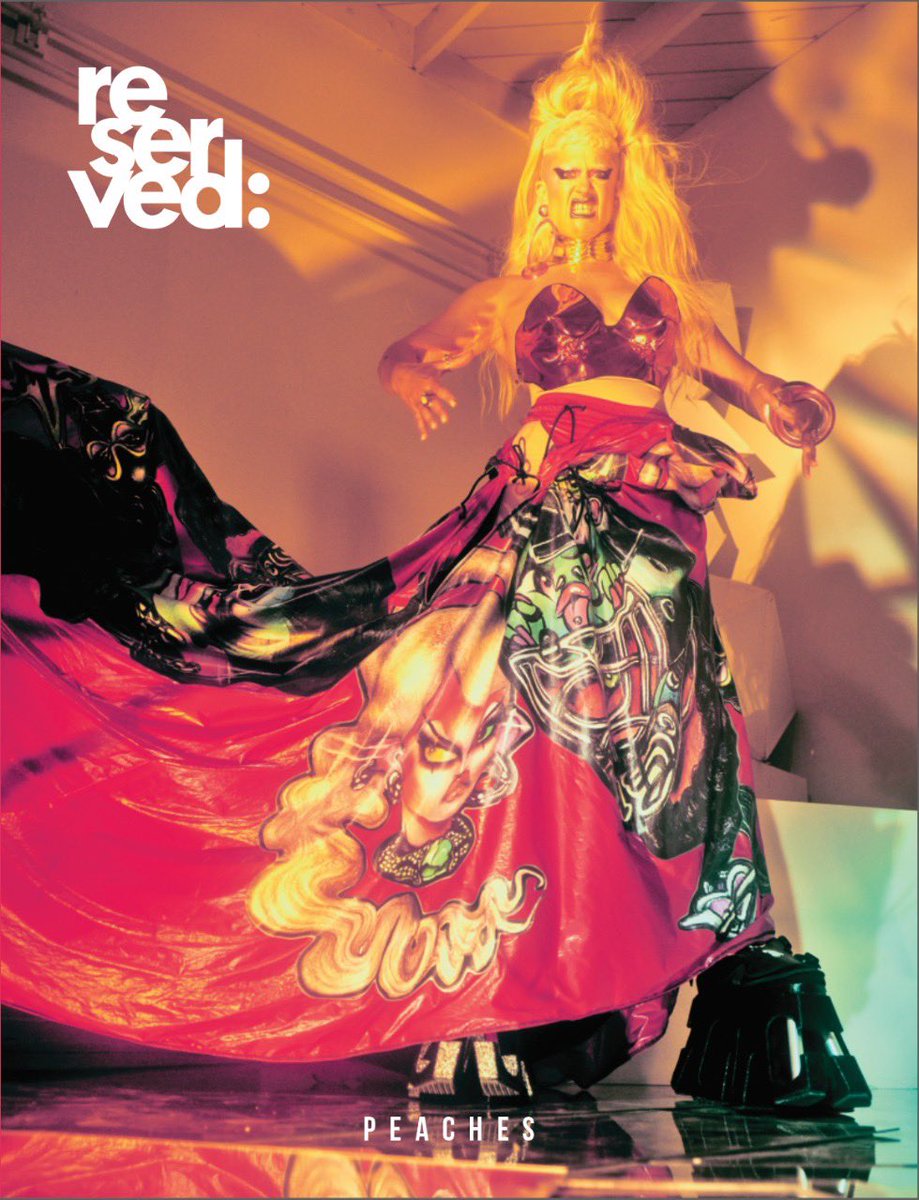 peaches's tweet image. 💫@Reserved_mag is out now! 💫
Order the limited edition hardcover at reservedmagazine.com/product/issue-…