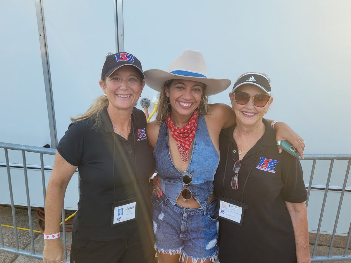 TSEliveevents's tweet photo. We hope everyone had a great 4th of July, because we know we did! We had an awesome time at Baytown's 4th of July celebration with over 24k attendees! All of the acts, including headliners Siggno and LeAnn Rimes, made this celebration something to remember! 🎆 https://t.co/6ckSAbA1lk
